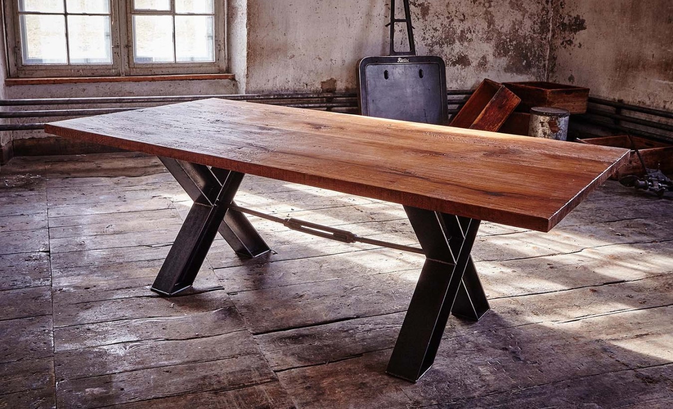 Table à manger industrielle en bois et métal : les différents styles  possibles - LILM