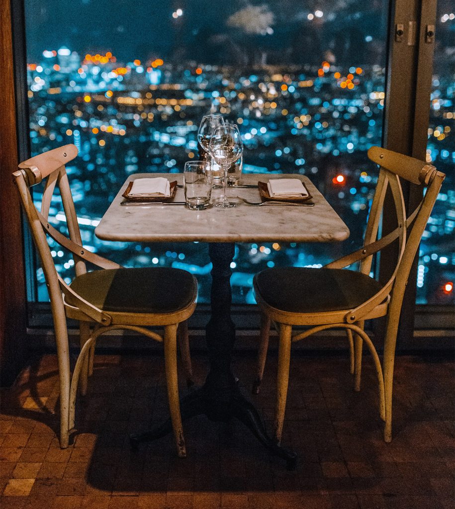 table de restaurant en béton