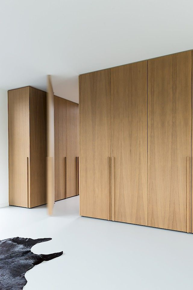 grands rangements en bois minimalistes