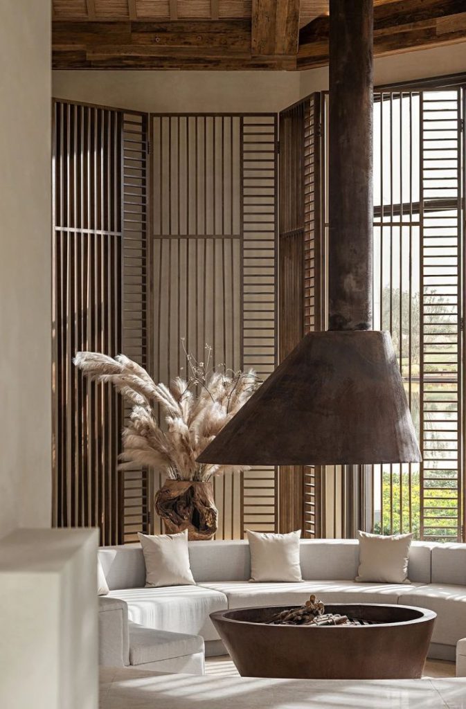 décoration intérieur matériaux naturels design déco salon canapé bois chaux